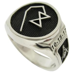 Custom masonic ring with unique emblem.